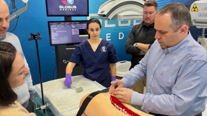 צוות עמוד שדרה של כרמל מביא את פסגת הכירורגיה העולמית לחדר הניתוח