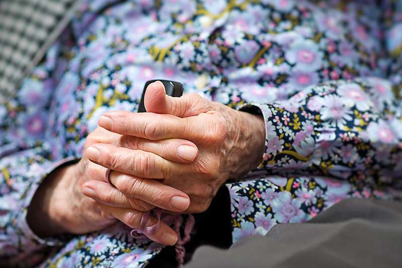ידיים של אישה זקנה | צילום (אילוסטרציה): Shutterstock