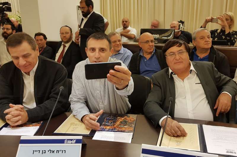 סיעת הליכוד במועצת העיר, מימין לשמאל: יצחק בלס, אלי בן דיין, שמשון עידו | צילום: רדיו חיפה