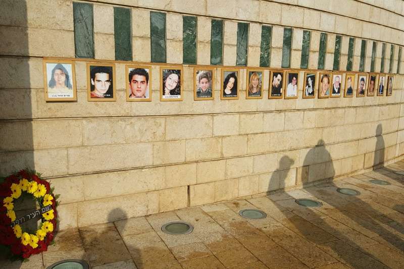 האנדרטה לזכר נרצחי הפיגוע בקו 37, ביום שישי האחרון | צילום: רדיו חיפה