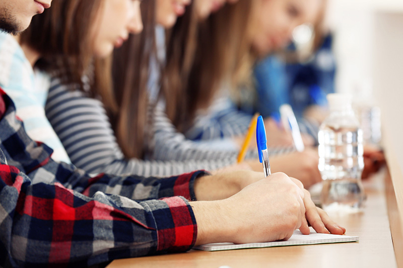 תלמידים כותבים | צילום (אילוסטרציה): Shutterstock