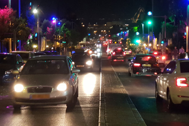 העירייה נזכרה לחלק דוחות על פתיחת עסקים בט' באב ועל הדרך עברה על החוק. של עצמה