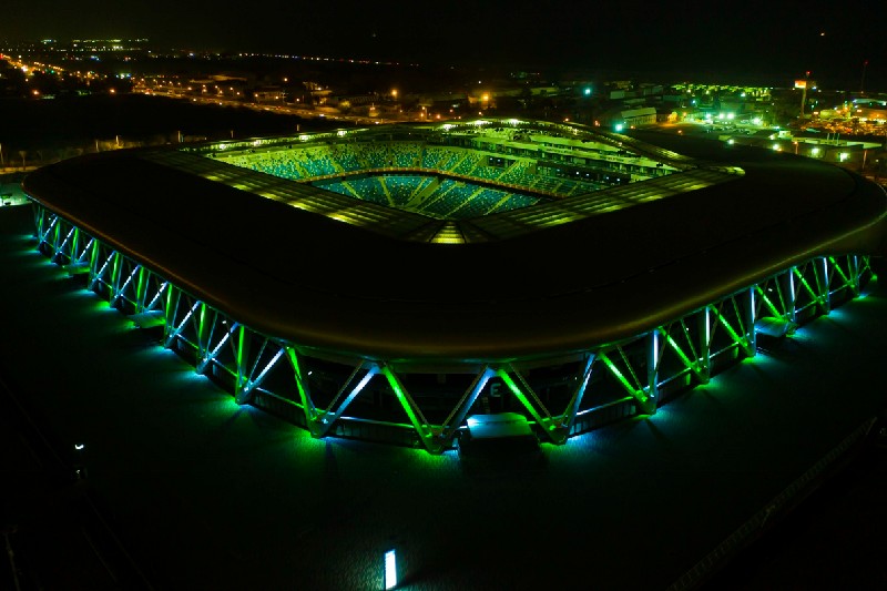 אצטדיון סמי עופר מואר בירוק | צילום: שוקי אמזלג
