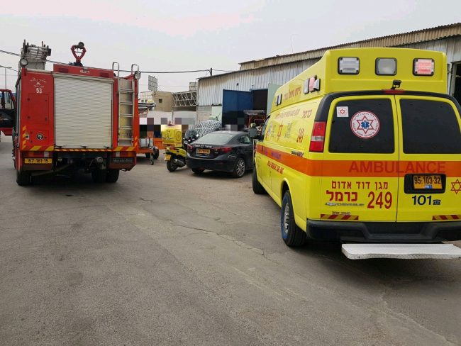 פצוע בהתהפכות משאית מנוף במפעל בחיפה