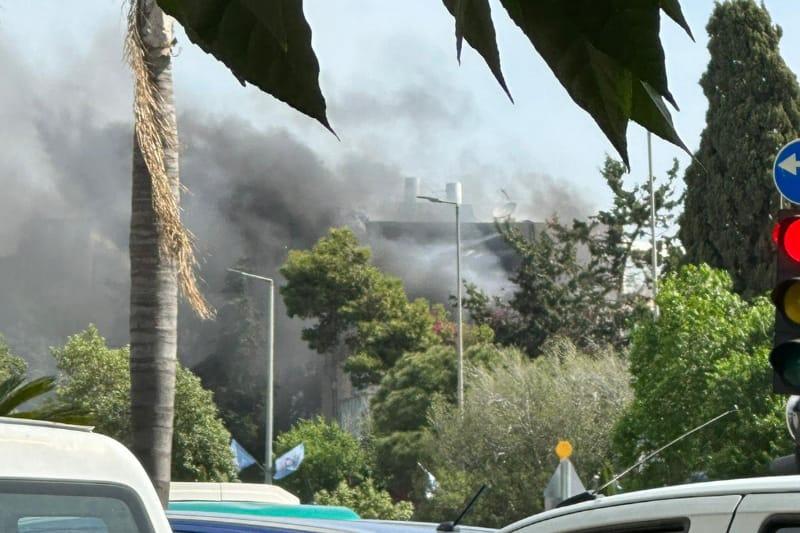 השריפה בשדרות מוריה | צילום: דוברות כב"ה מחוז חוף
