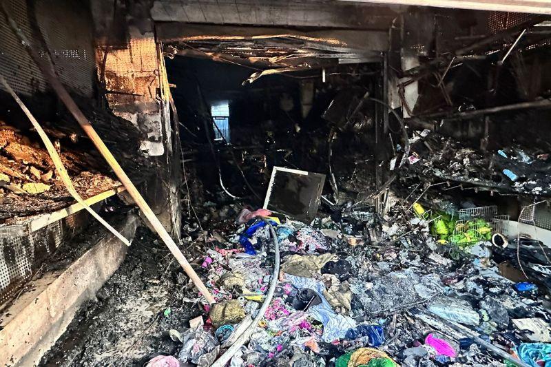 נזקי השריפה בחנות ברחוב הנביאים | צילום: דוברות כב