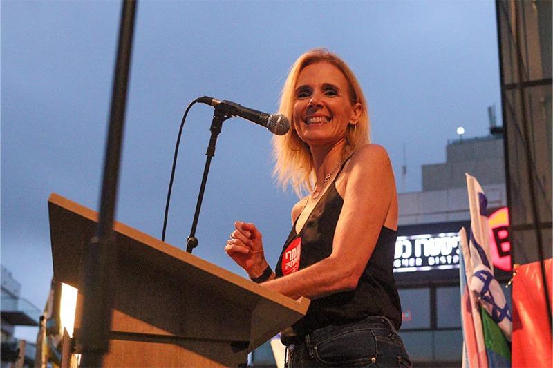 רונית הרפז בהפגנה בחורב | צילום: עומר מוזר