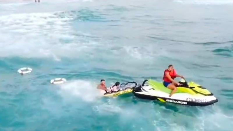 חילוץ בחוף הים | צילום: דוברות עיריית חיפה