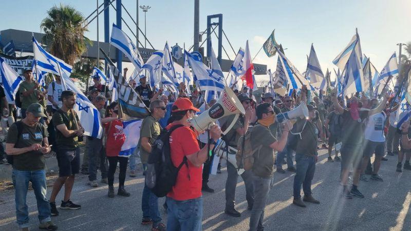 המחאה בכניסה לנמל חיפה | צילום: שירות רדיו חיפה