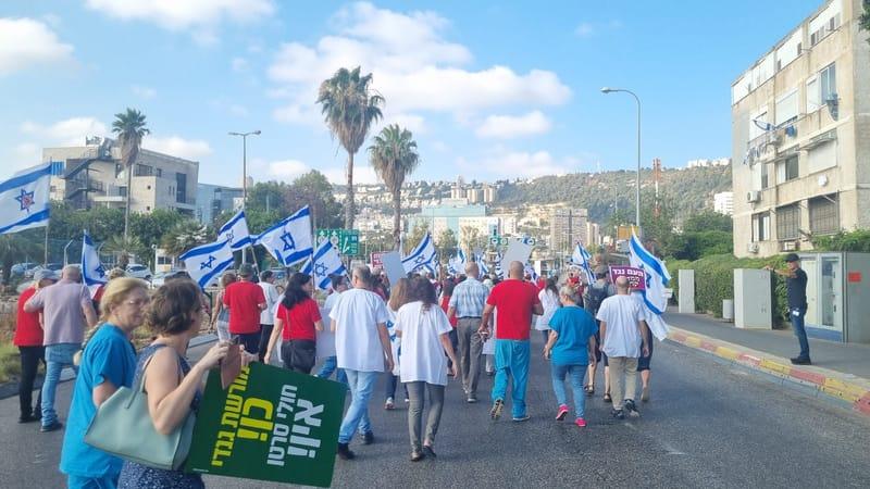 ההפגנה בכניסה לרמב"ם | צילום: רדיו חיפה