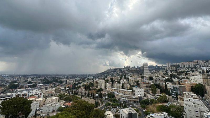 בחודש אוגוסט עם 29 מעלות: גשם שוטף ירד הבוקר חיפה