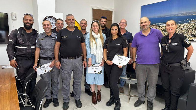 פקחי עיריית חיפה שנטרלו את החשוד | צילום: ענת סלומון, דוברות עיריית חיפה
