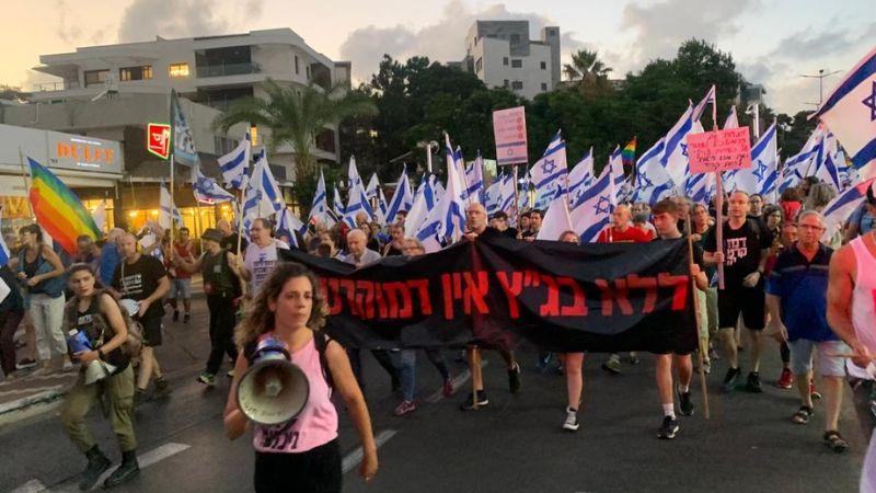 ההפגנה בחיפה, הערב | צילום: גיא ברוקמן