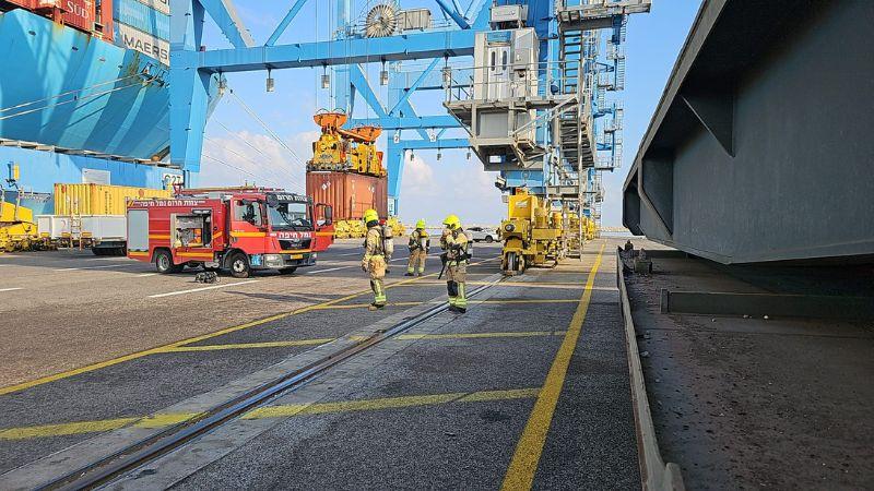 חומר מסוכן דלף בין מכולות על אונייה בנמל חיפה