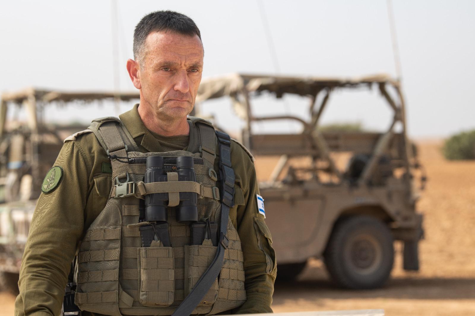 ״הרמטכ״ל נראה שפוף כי הוא פועל בחלל ריק״