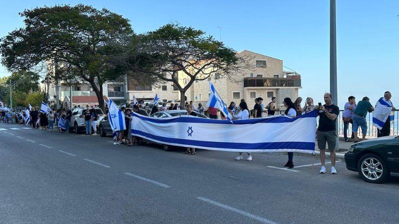 תושבי נווה שאנן מלווים את סרן בני וייס ז"ל בדרכו האחרונה | צילום: ראובן כהן, דוברות עיריית חיפה