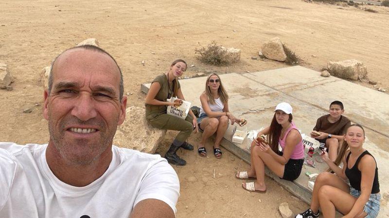 צפריר פרקיס ומשפחתו | צילום: אלבום פרטי