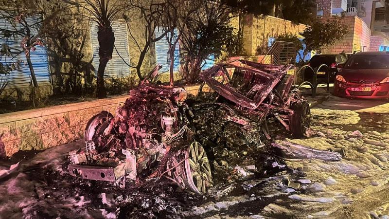שלושה רכבים עלו באש בקריית אליעזר; החשד – הצתה