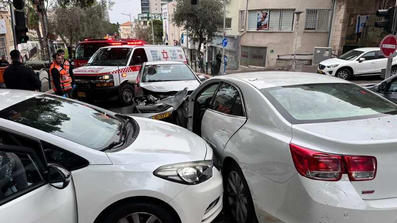 זירת התאונה ברחוב בלפור בהדר | צילום: דוברות כב