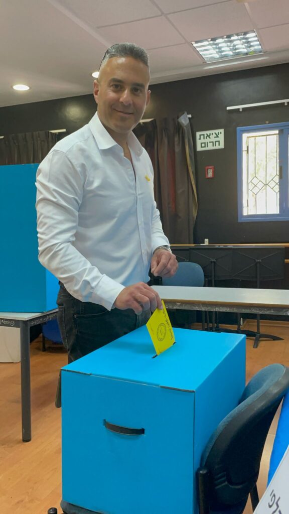 דודו כהן מצביע בסיבוב השני | צילום: דוברות דודו כהן