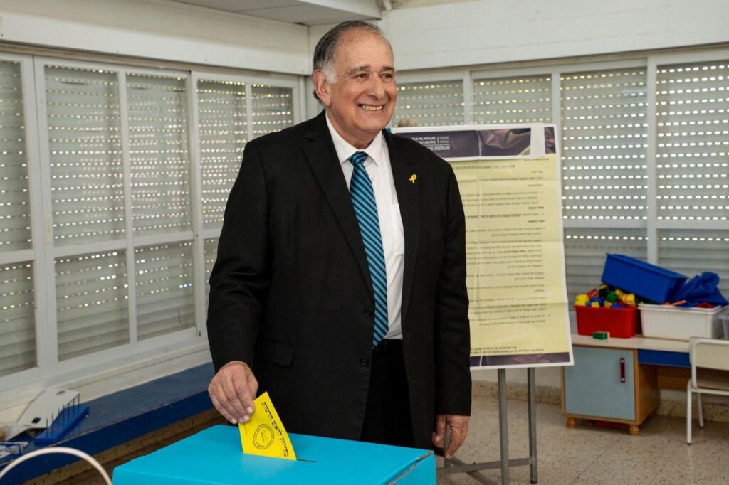 יהב מצביע בסיבוב השני | צילום: גביש מדיה