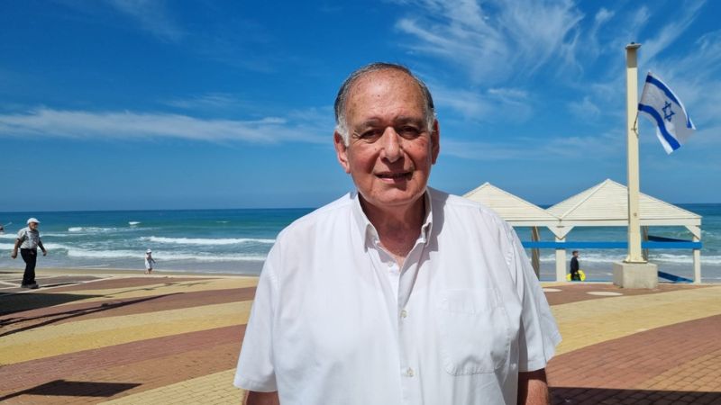 יונה יהב בחוף הים | צילום: רדיו חיפה