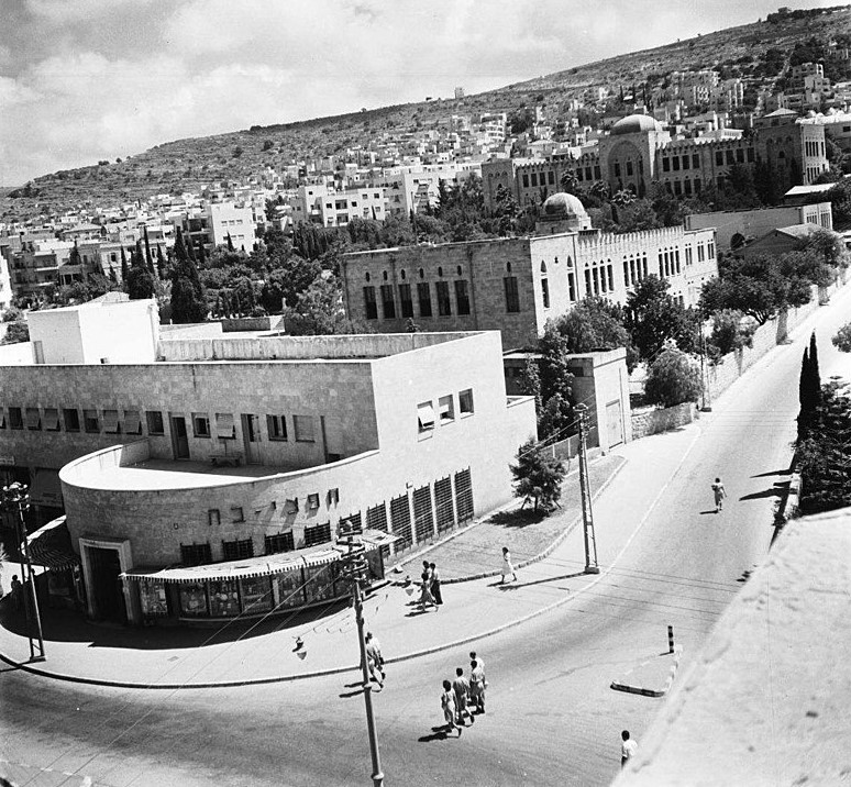 בית הקרנות והטכניון ברקע | צילום: זולטן קלוגר, ויקיפדיה