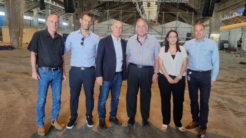 מימין: אודי שרון, שרית גולן, יונה יהב, רון מלכא, ארז בהריר, אריאל וטרמן | צילום: רים בלאן