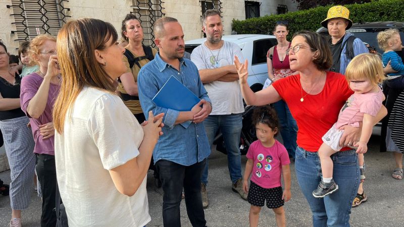הורים לילדי הגנים בשיחה עם יוסי שלום ואילנה טרוק