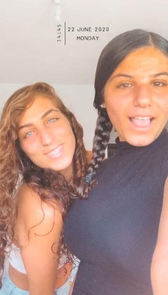 מורין אוחיון עם אחותה עדן ליז אוחיון ז"ל | צילום: אלבום משפחתי