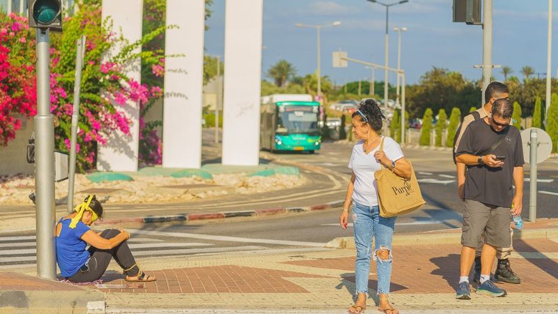 מיצג חטופים בכניסה למת"ם | צילום: משנים כיוון