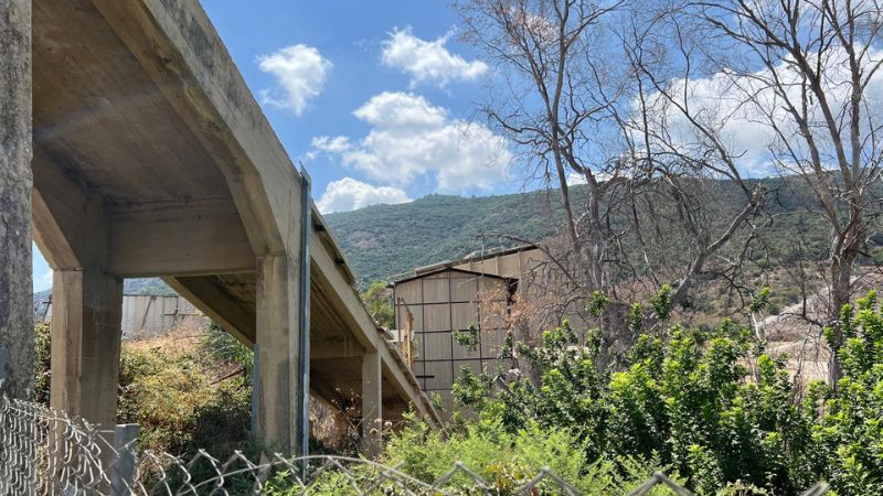 גשר נשר, בניין המגרסה והמחצבה (מימין) | צילום: חגית הורנשטיין