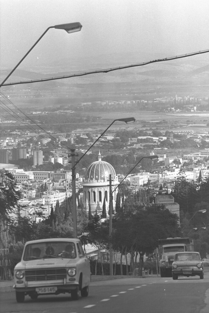 מכונית 'כרמל' 1975 צילום: יעקב סער, אוסף לשכת העיתונות הממשלתית