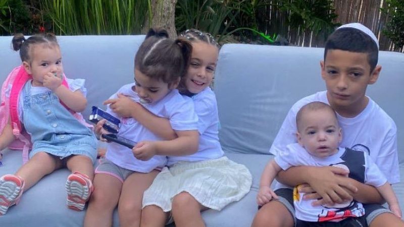 חמשת נכדיה של סיגל בראל | צילום: אלבום משפחתי