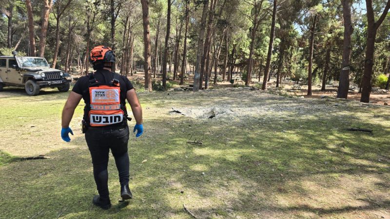 מתנדבי איחוד הצלה בזירת נפילה בין יגור ליוקנעם | צילום: דוברות איחוד הצלה כרמל