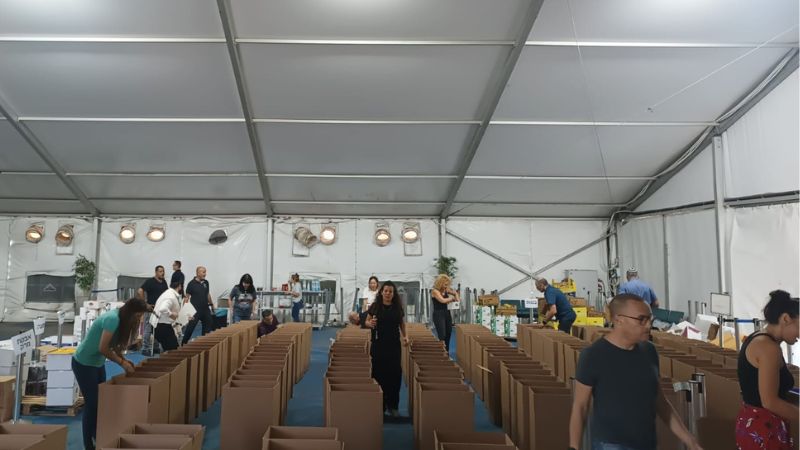 אריזת סלי המזון בנמל חיפה בשבוע שעבר | צילום: חב"ד חיפה