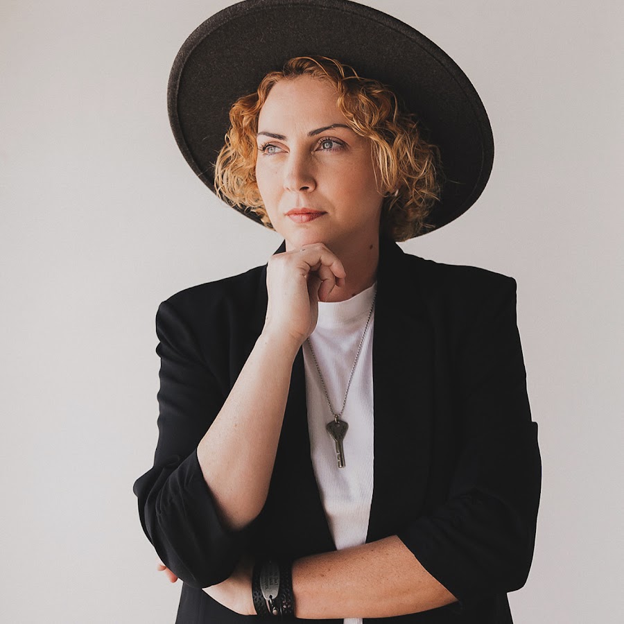 קארין בסילי | צילום: עמוד היוטיוב הרשמי Carine Bassili
