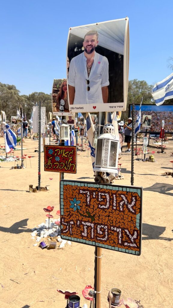 אופיר צרפתי ז"ל, באתר ההנצחה בחניון רעים | צילום: חגית הורנשטיין