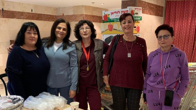 מימין לשמאל: גלינה סמיק, אנה סטרבץ, אלה רובשסקי, ורד צורי, שולי גולדשטיין | צילום: אלבום פרטי