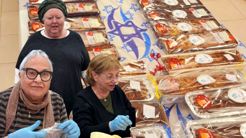 רותי לוי (עומדת), עמירה גרשמן ודניאלה פרייגרזון מחמ