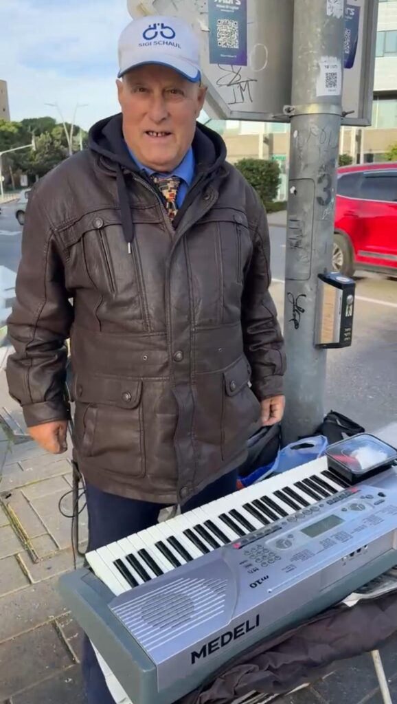 אברהם והאורגן החדש | צילום: ניר שובר