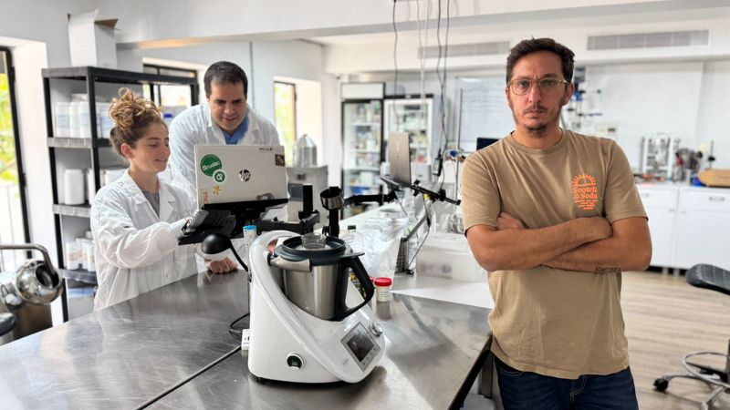 לירן גרודה במעבדה | צילום: באדיבות גרודה