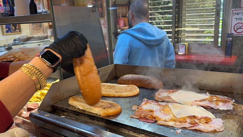 כריך הדגל. סנדוויץ' ברכה | צילום: דיגיטל, רדיו חיפה
