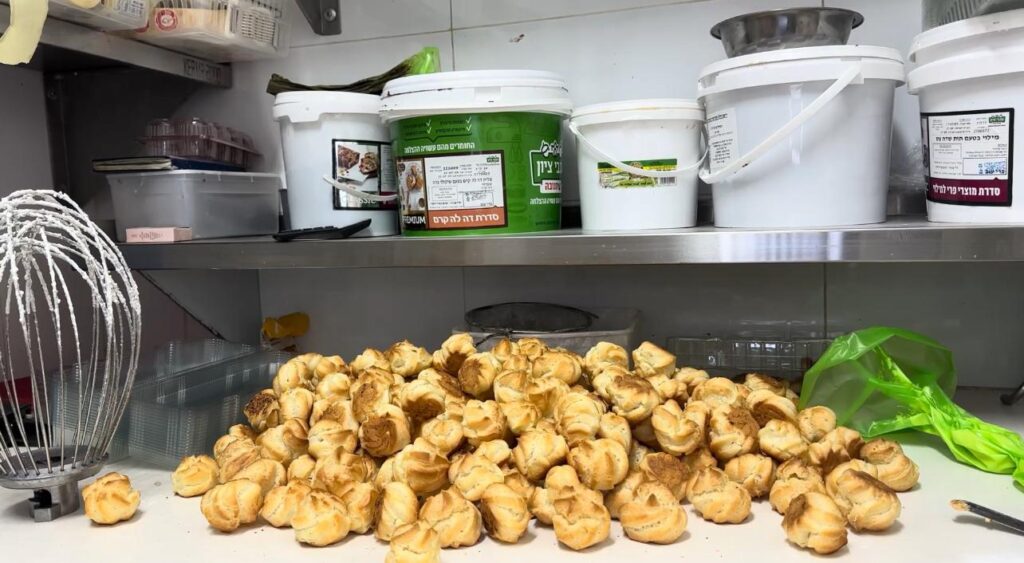 הפחזניות, רגע לפני שמילאו אותן | צילום: רדיו חיפה