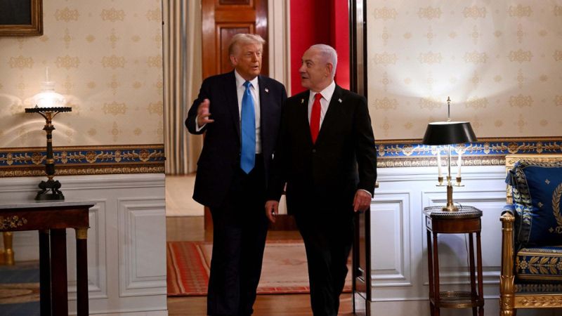 ״נתניהו גאון, הוא מסובב את כולנו על האצבע הקטנה״