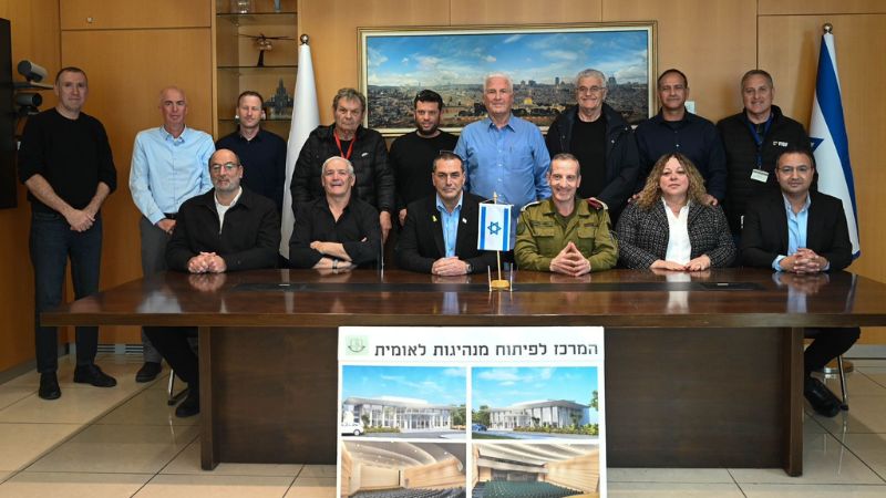 החתימה על ההסכם להקמת המרכז לפיתוח מנהיגות | צילום: אגף דוברות וקשרי ציבור במשרד הביטחון