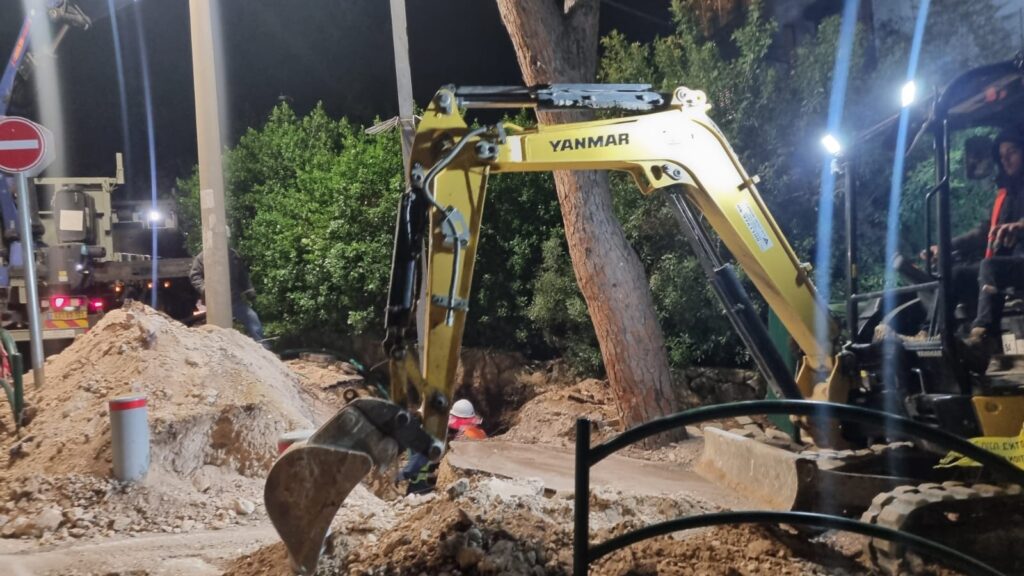 עבודות החפירה המשיכו עד הלילה | צילום: לפי סעיף 27א' לחוק זכויות יוצרים