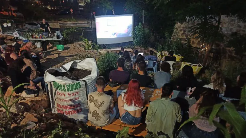 הקרנת סרט בגינה הקהילתית בסירקין | צילום: גיא קרלינסקי