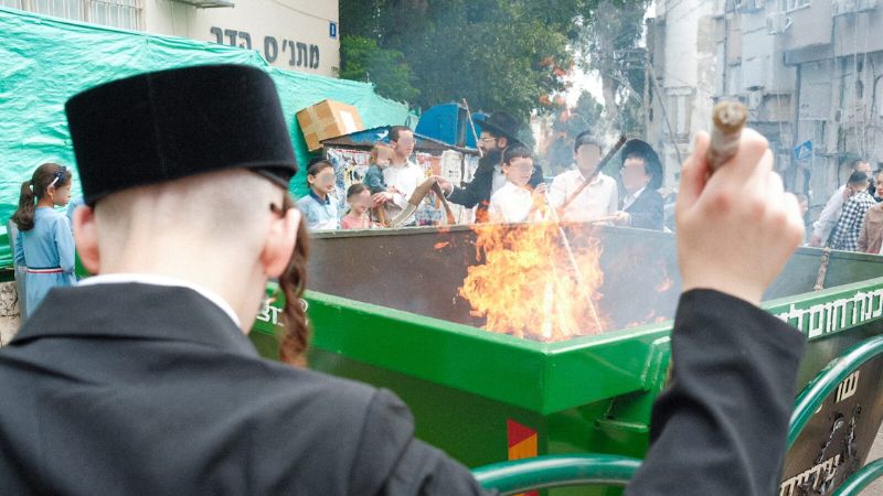 שריפת חמץ ברמת ויז'ניץ, הדר. פסח 2025 | צילום עומר מוזר