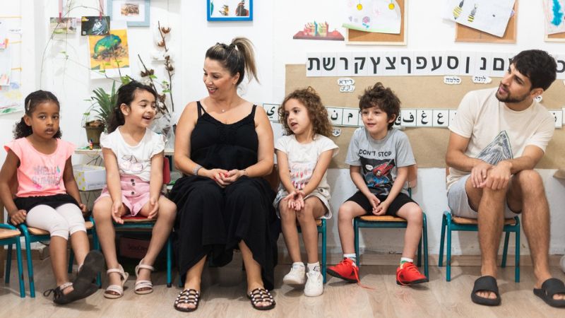 תלמידים יהודים וערבים בגן הדו לשוני בחיפה | צילום: עמותת יד ביד